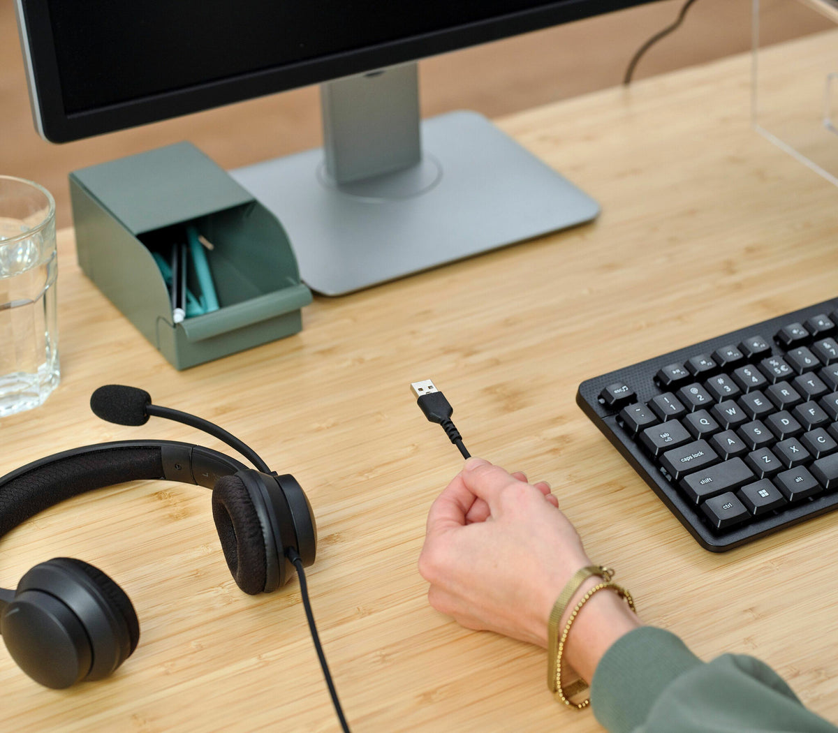 Trust HS-260 Headset - USB-headset voor kantoor en gesprekken – Lichtgewicht ontwerp – Verstelbare microfoon – Zakelijk model – Zwart