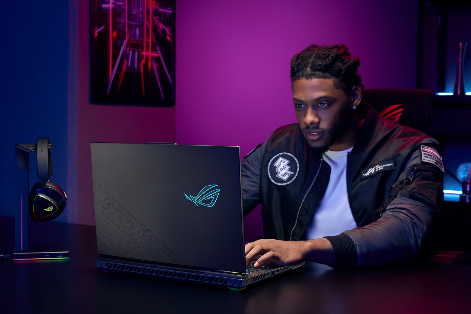 ASUS ROG Strix G18 G814PM-S9012W AMD Ryzen™ 9 7940HX Laptop 45,7 cm (18