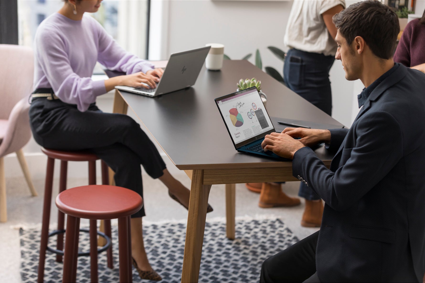 HP EliteBook Ultra G1i Next Gen AI Wolf Pro Security Edition Copilot+ PC Intel Core Ultra 7 258V Laptop 35,6 cm (14") 2.8K 32 GB LPDDR5x-SDRAM 1 TB SSD Wi-Fi 7 (802.11be) Windows 11 Pro Blauw