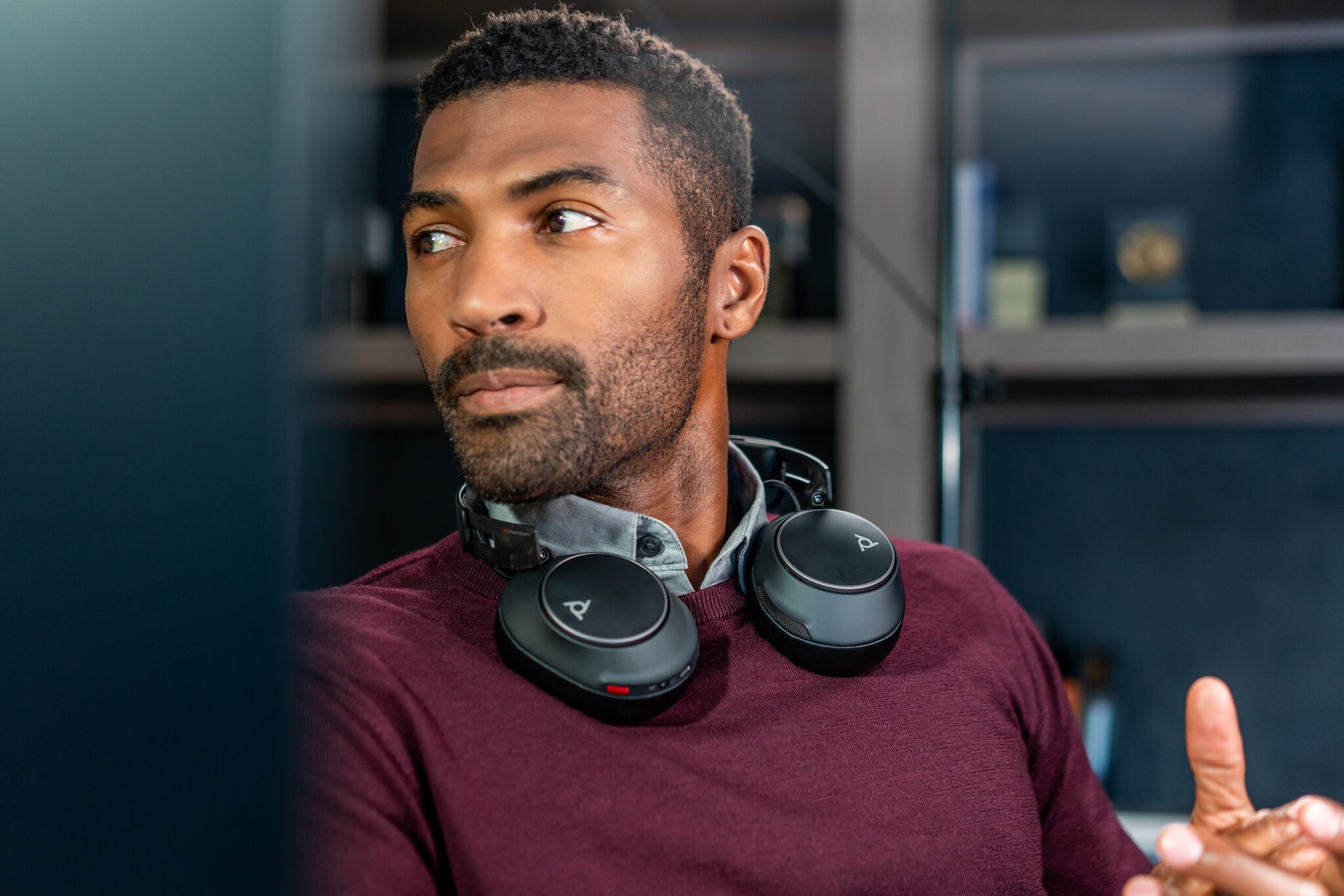 HP Poly Voyager Surround 80 UC USB-C Headset + USB-C/A-adapter