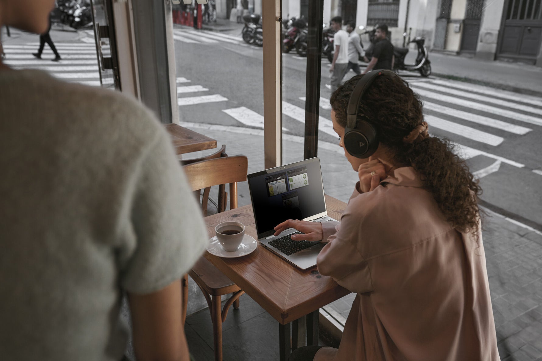 HP EliteBook 6 G1i 13 AI Intel Core Ultra 5 225U Laptop 33,8 cm (13.3