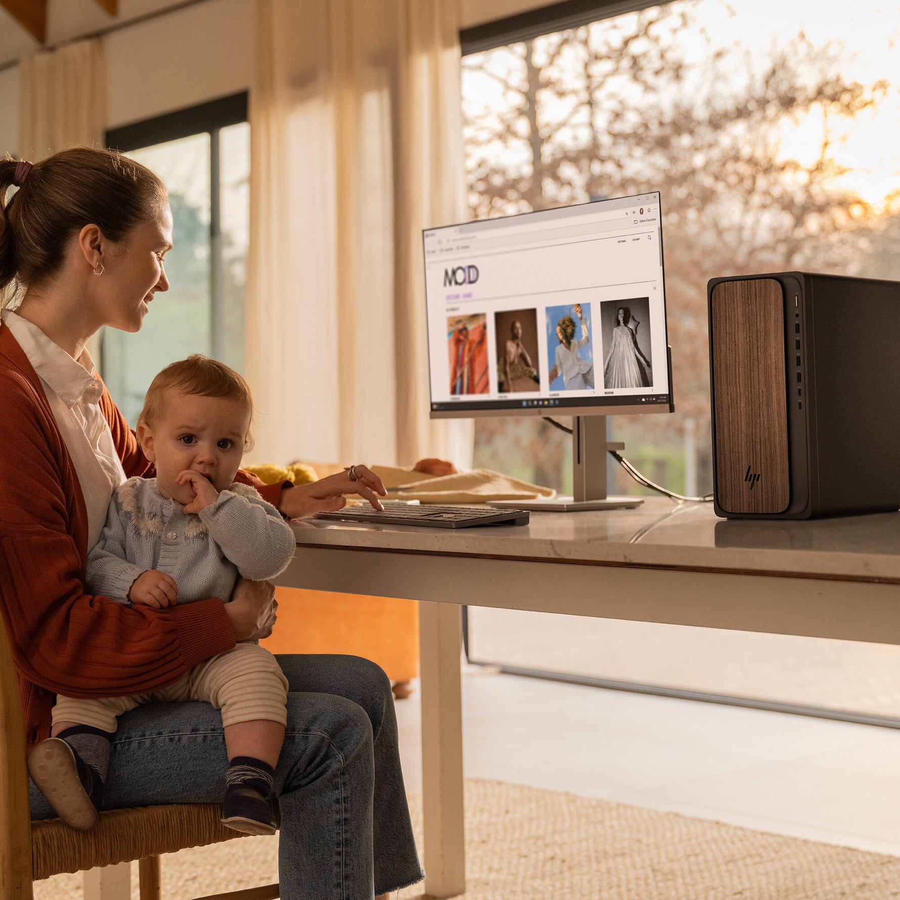 HP OmniDesk M03-0030nd PC Intel Core Ultra 7 265 16 GB DDR5-SDRAM 1 TB SSD Windows 11 Home Tower AI PC Hout, Zwart