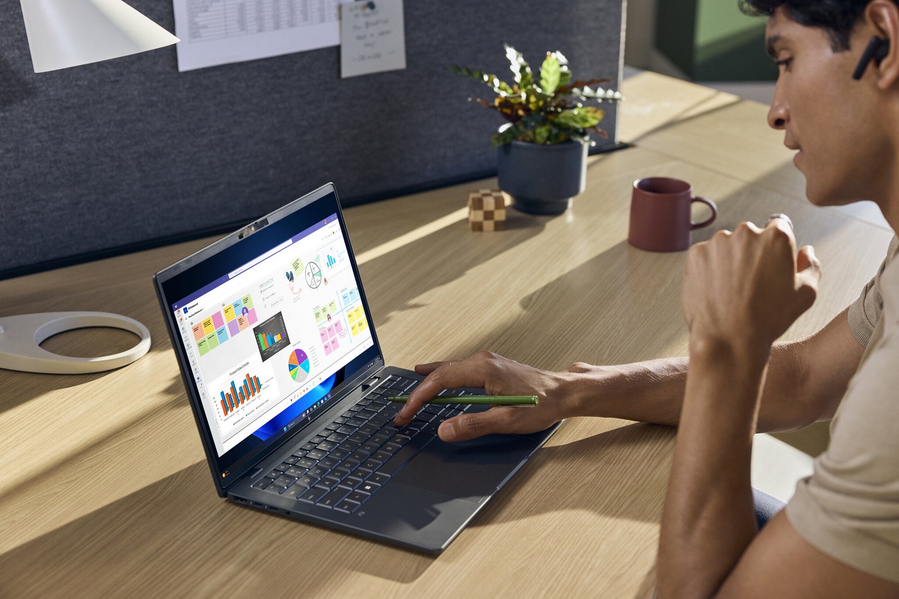 HP EliteBook X G2i 14 Next Gen AI PC Copilot+ PC Intel Core Ultra 5 325 Laptop 35,6 cm (14") 3K 32 GB LPDDR5x-SDRAM 512 GB SSD Wi-Fi 7 (802.11be) Windows 11 Pro Blauw AZERTY