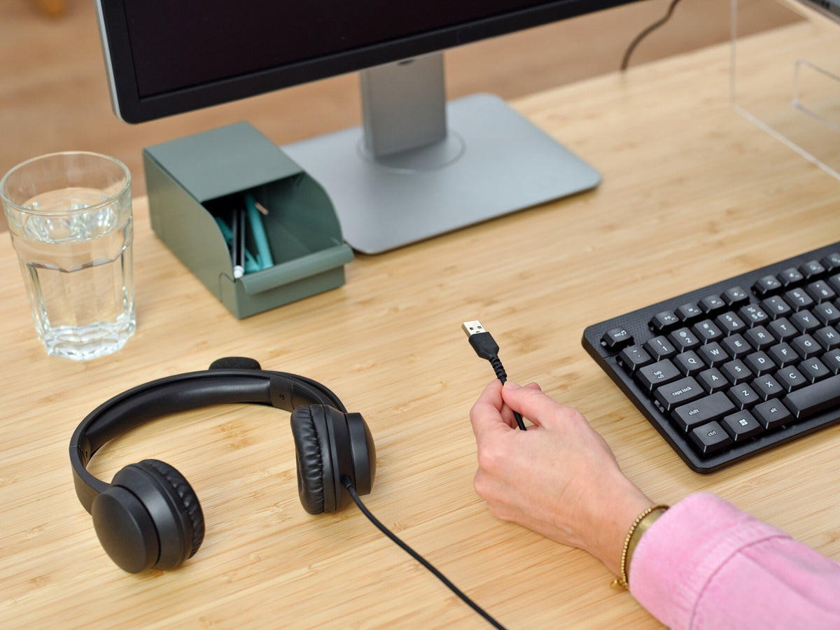 Trust Ayda USB Headset - USB-headset voor kantoor en gesprekken – Opklapbare microfoon – Volumeregeling in kabel – Zwart