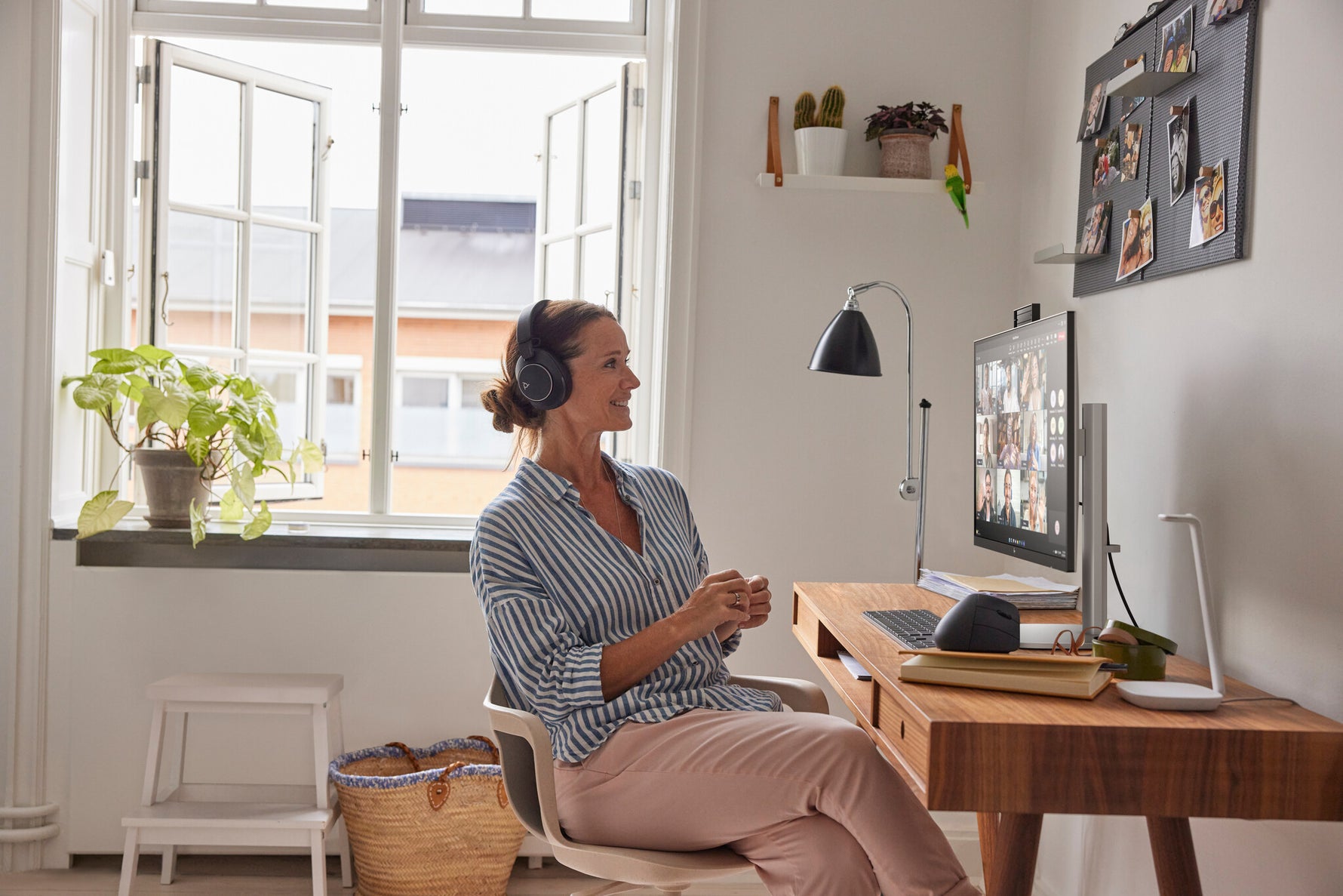 HP EliteStudio 8 G1i AI Wolf Pro Security Edition Intel Core Ultra 5 235 68,6 cm (27") 2560 x 1440 Pixels Touchscreen Alles-in-één-pc 16 GB DDR5-SDRAM 512 GB SSD Windows 11 Pro Wi-Fi 7 (802.11be) AI PC Zilver