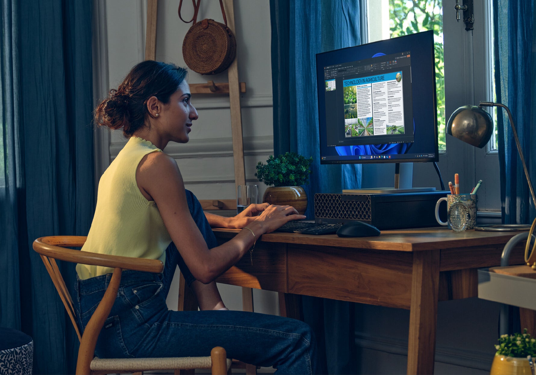 HP ProDesk 4 SFF G1i AI Wolf Pro Security Edition Intel Core Ultra 7 265 16 GB DDR5-SDRAM 512 GB SSD Windows 11 Pro PC AI PC Zwart