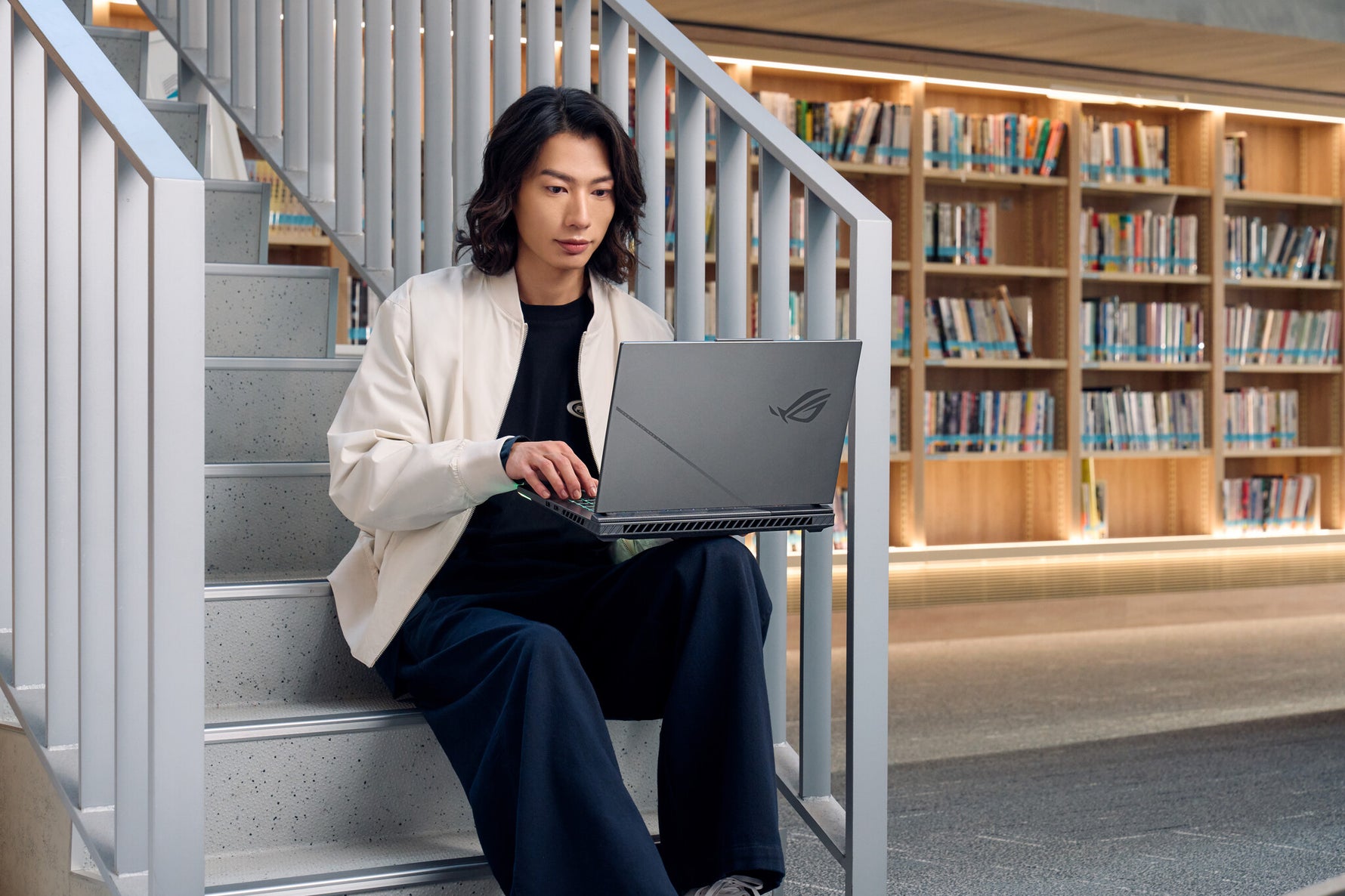 ASUS ROG Strix G16 G614FR-S5013W Copilot+ PC AMD Ryzen™ 9 Laptop 40,6 cm (16