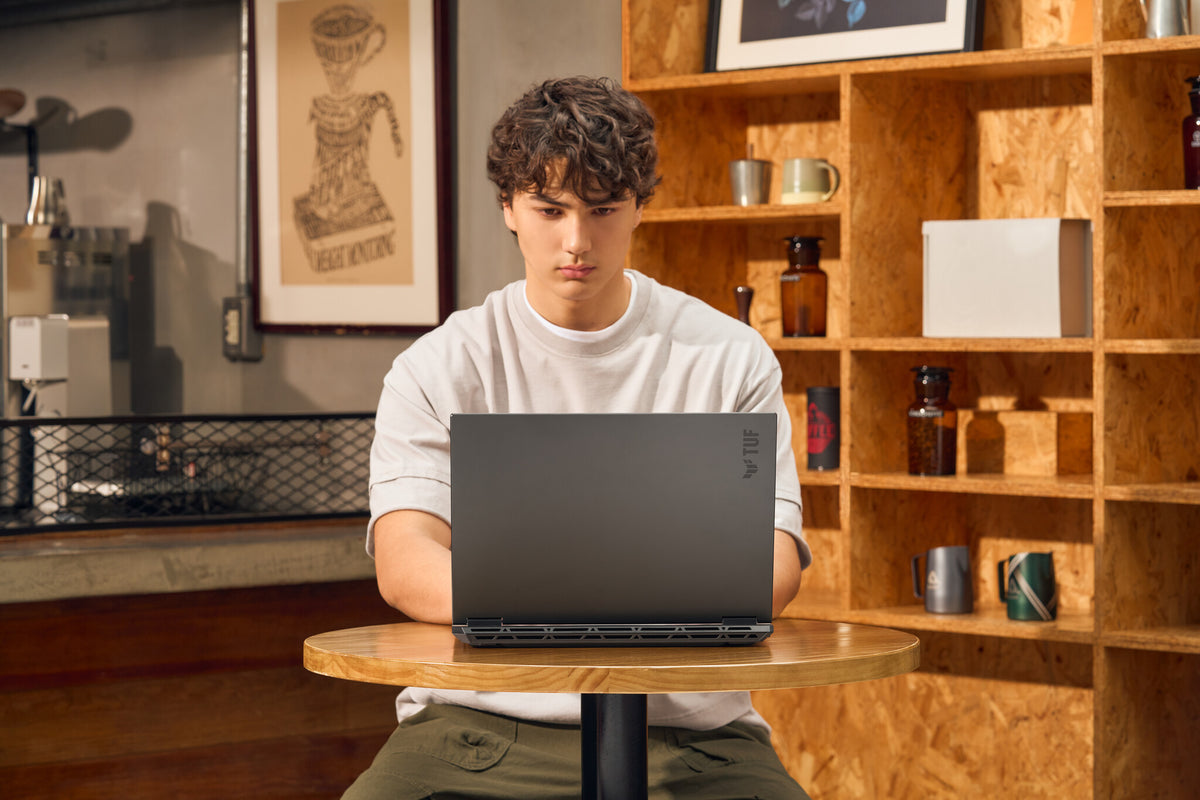 ASUS TUF Gaming A16 FA608PM-TU091W AMD Ryzen™ 9 8940HX Laptop 40,6 cm (16") WUXGA 16 GB DDR5-SDRAM 1 TB SSD NVIDIA GeForce RTX 5060 Wi-Fi 6E (802.11ax) Windows 11 Home Zwart, Grijs QWERTY Nederlands
