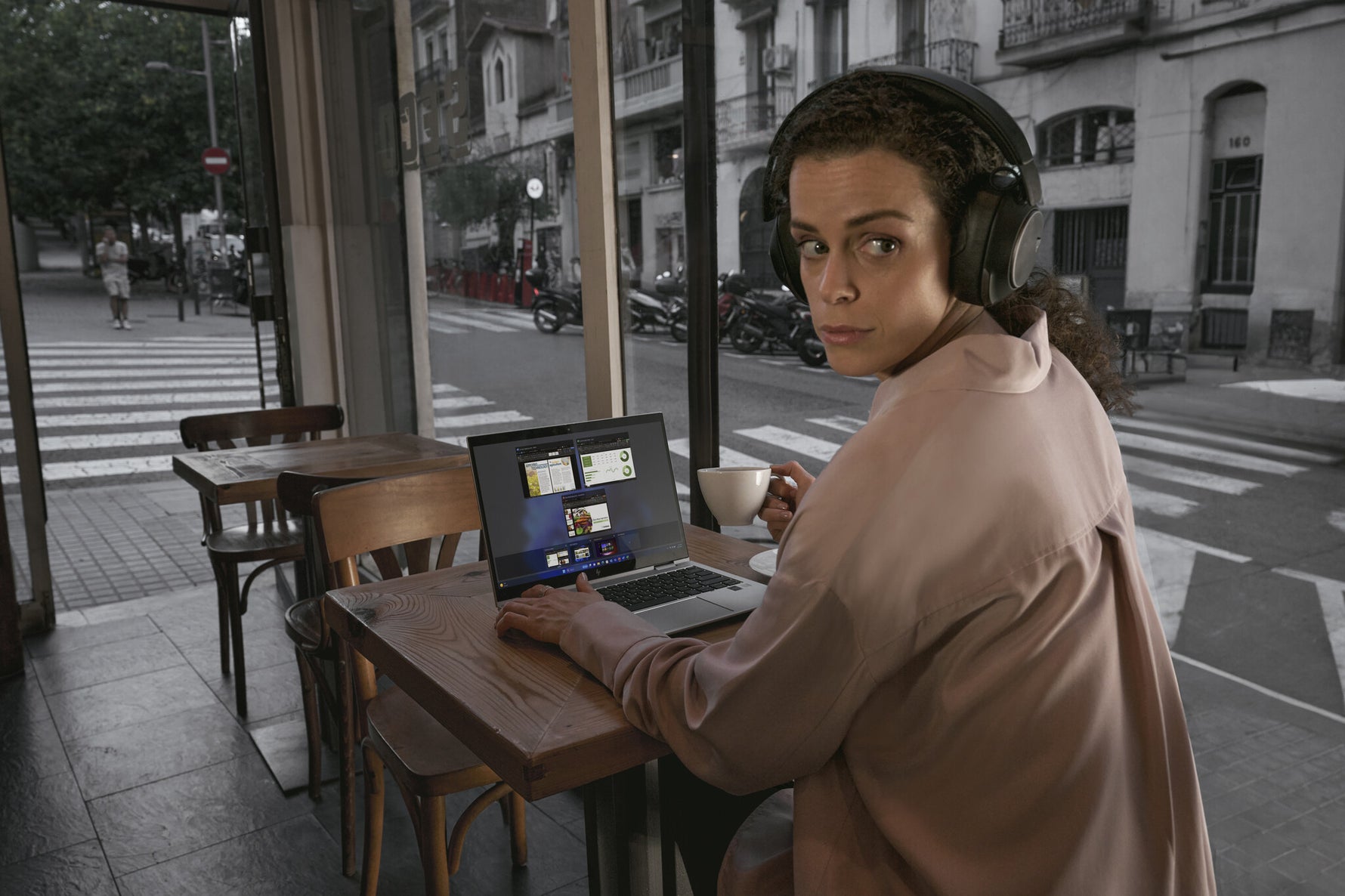 HP EliteBook 8 Flip G1i 13 AI Intel Core Ultra 7 255U Hybride (2-in-1) 33,8 cm (13.3") Touchscreen WUXGA 32 GB LPDDR5x-SDRAM 1 TB SSD Wi-Fi 6E (802.11ax) Windows 11 Pro AI PC Zilver