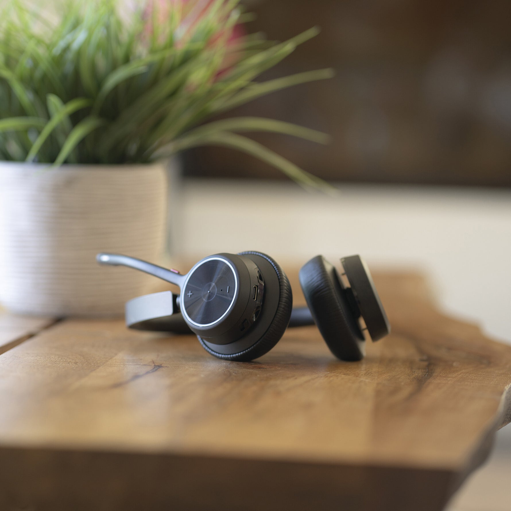 HP Poly Voyager 4320 USB-A Headset + BT700 dongle