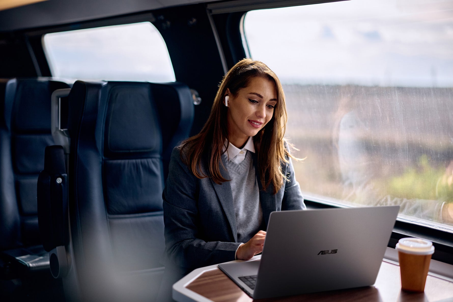 ASUS ExpertBook P5 G2 PM5606CGA-PL0034X Copilot+ PC AMD Ryzen AI 7 445 Laptop 40,6 cm (16") WQXGA 32 GB DDR5-SDRAM 1 TB SSD Wi-Fi 7 (802.11be) Windows 11 Pro Grijs QWERTY US International