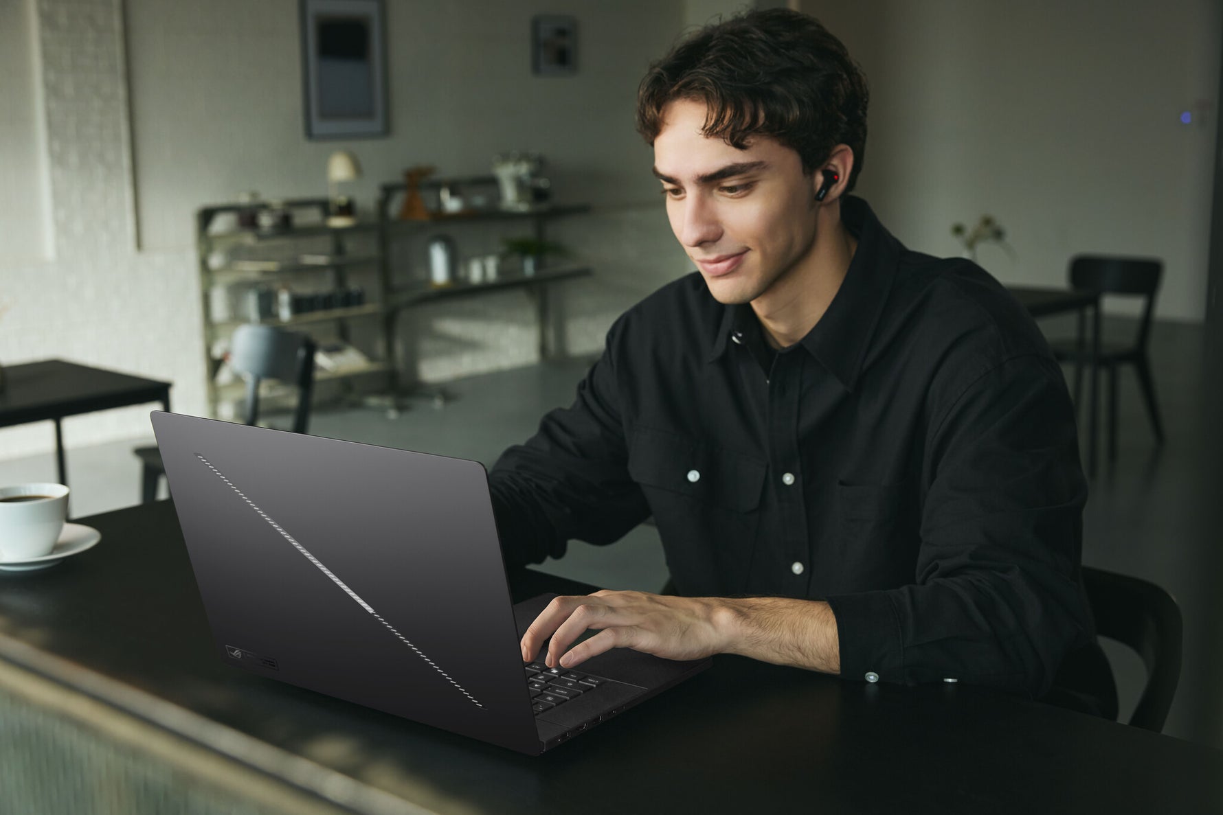 ASUS ROG Zephyrus G16 GU606AR-TB107W Intel Core Ultra 9 386H Laptop 40,6 cm (16") 2.5K 32 GB LPDDR5x-SDRAM 1 TB SSD NVIDIA GeForce RTX 5070 Ti Wi-Fi 7 (802.11be) Windows 11 Home Nederlands Grijs