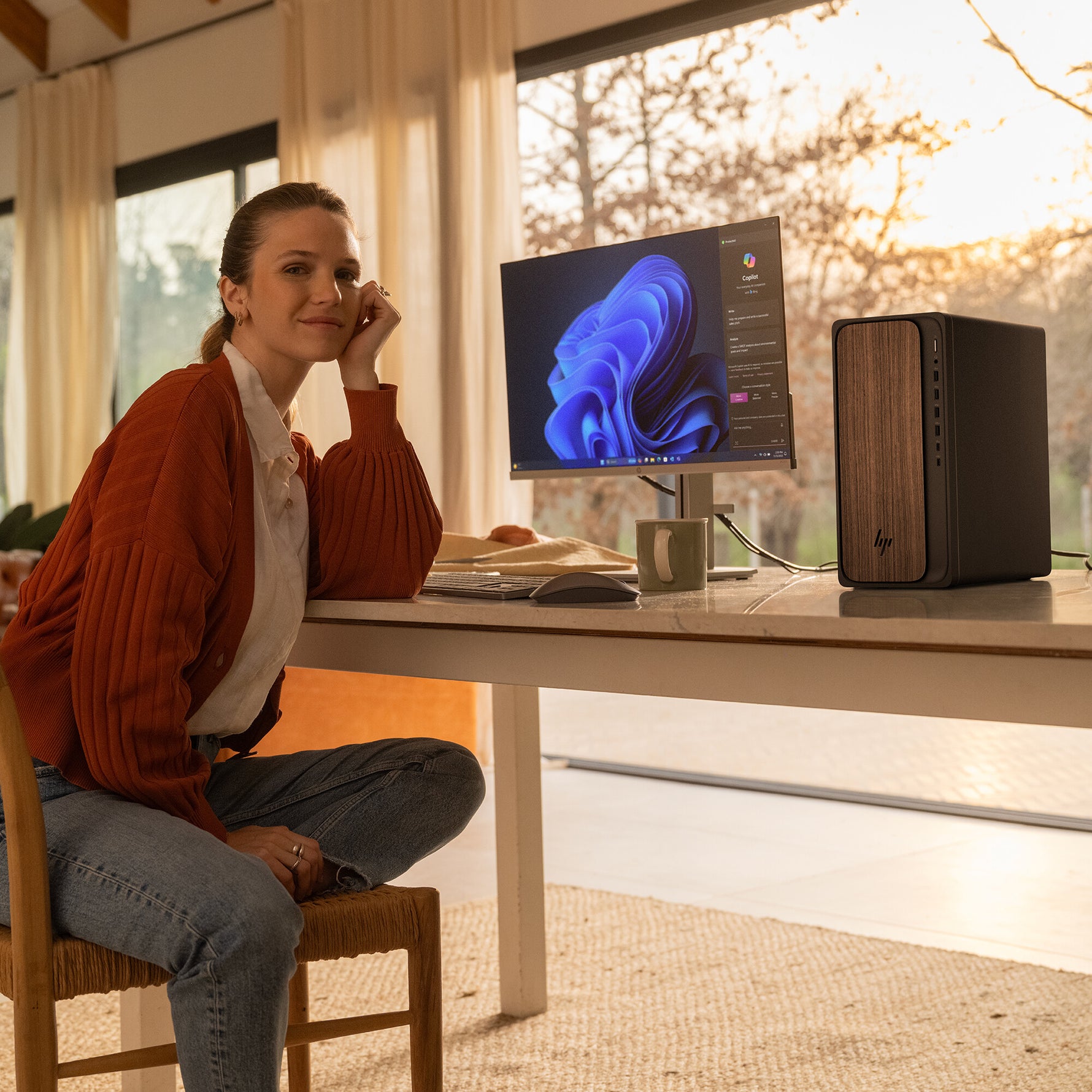 HP OmniDesk M03-0030nd PC Intel Core Ultra 7 265 16 GB DDR5-SDRAM 1 TB SSD Windows 11 Home Tower AI PC Hout, Zwart