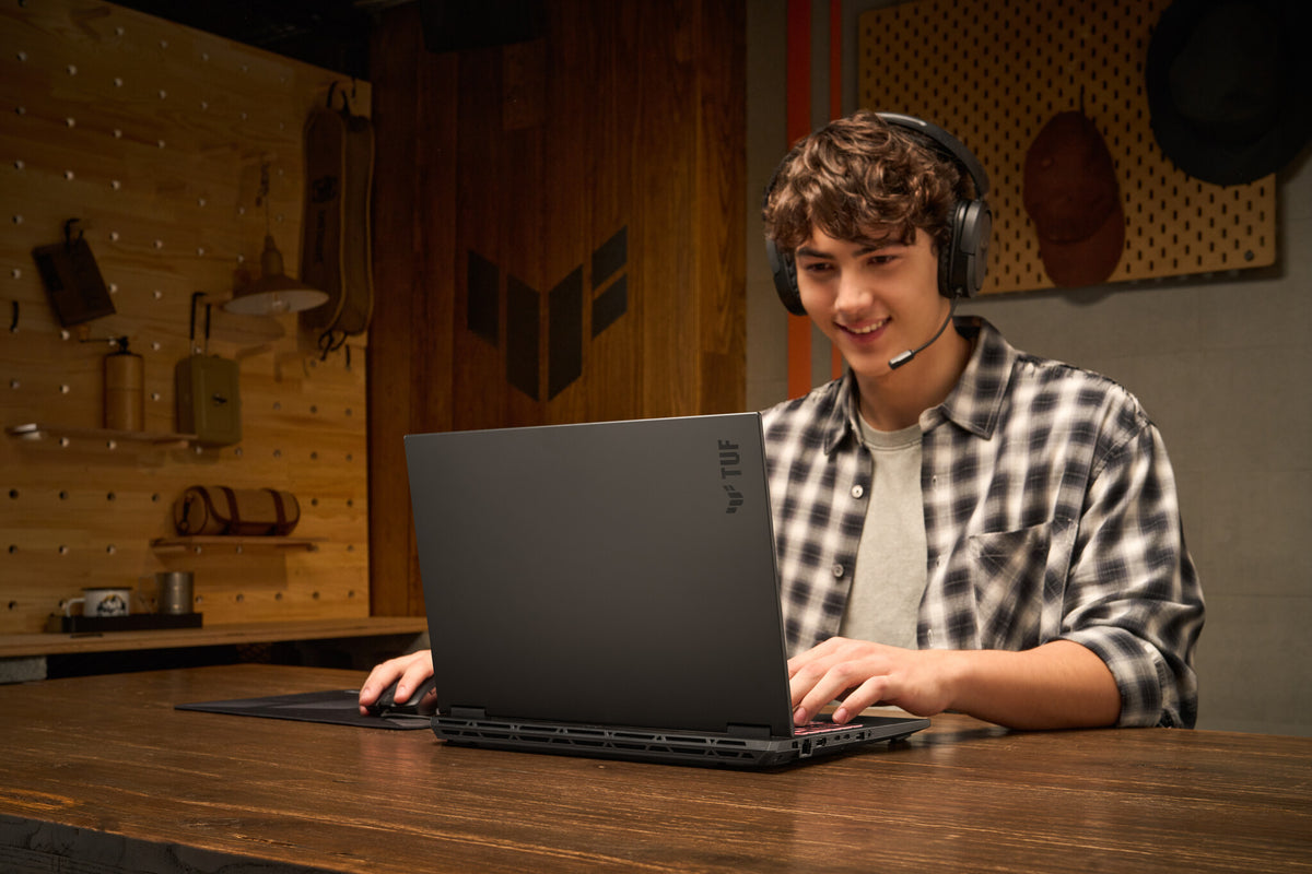 ASUS TUF Gaming A16 FA608PM-TU091W AMD Ryzen™ 9 8940HX Laptop 40,6 cm (16") WUXGA 16 GB DDR5-SDRAM 1 TB SSD NVIDIA GeForce RTX 5060 Wi-Fi 6E (802.11ax) Windows 11 Home Zwart, Grijs QWERTY Nederlands