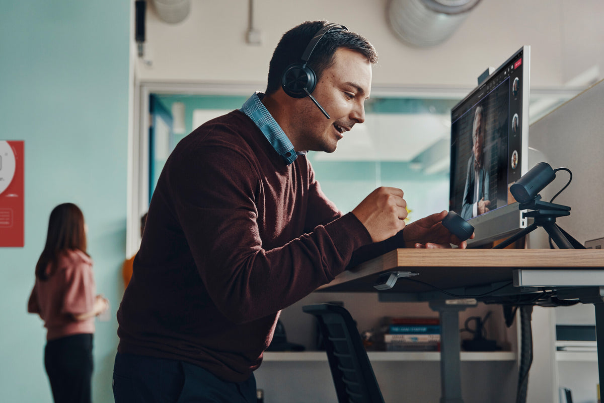 HP Poly Voyager Focus 2 USB-C-C Headset +USB-C/A Adapter