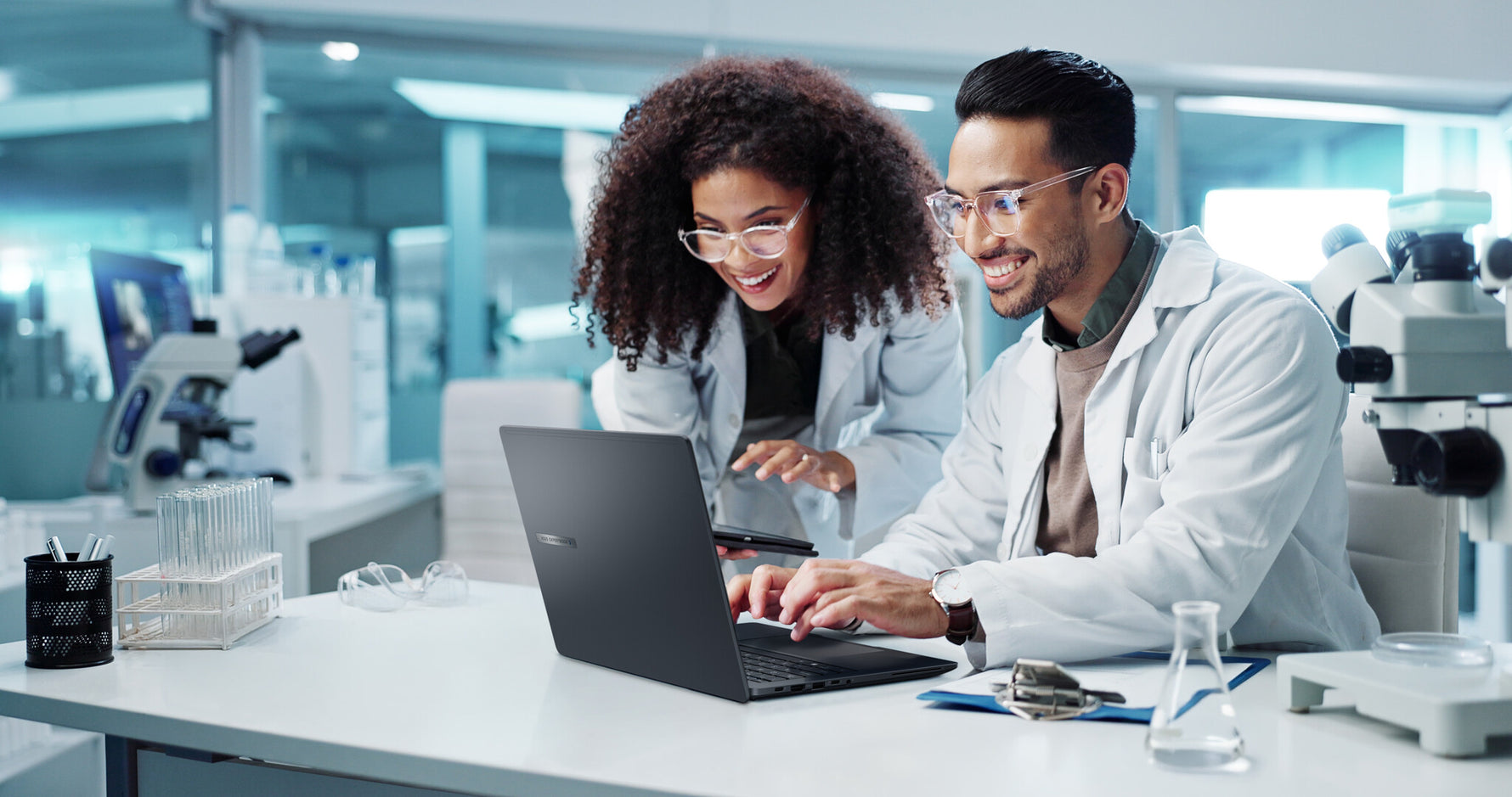 ASUS ExpertBook B5 B5405CCA-LY0021X Intel Core Ultra 7 255H Laptop 35,6 cm (14